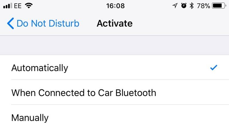 سه گزینه پیش روی شما خواهد بود، ولی گزینه دوم When Connected to Car Bluetooth تنها مناسب کسانیست که خودروشان با ویژگی بلوتوث سازگار باشد، دو گزینه دیگر Automatically و Manually می باشد.