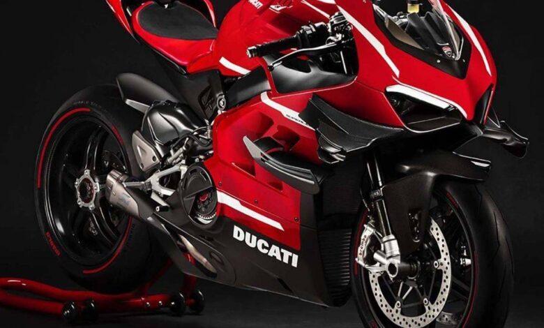 موتورسیکلت سوپرلگرا V4 دوکاتی پانیگال با بدنه فیبر کربنی بصورت رسمی رونمایی شد