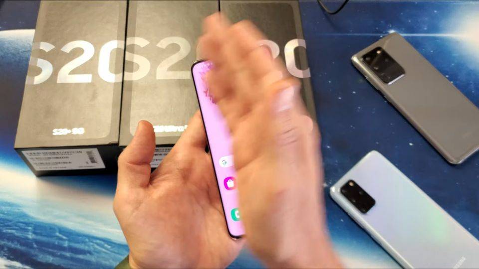 استفاده از روش Palm Swipe برای گرفتن اسکرین شات در سری گلکسی S20